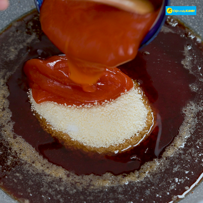 Bước 1 Nấu nước sốt Sốt kho tiêu