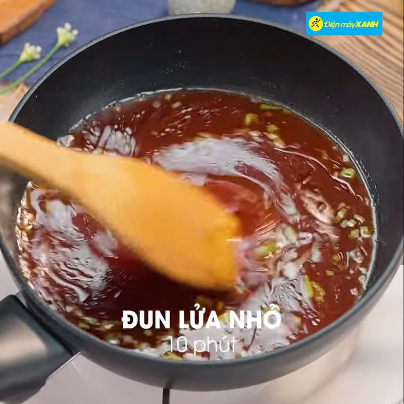 Bước 5 Nấu nước sốt xí muội Cách làm đậu hủ bao bố hạt sen sốt xí muội