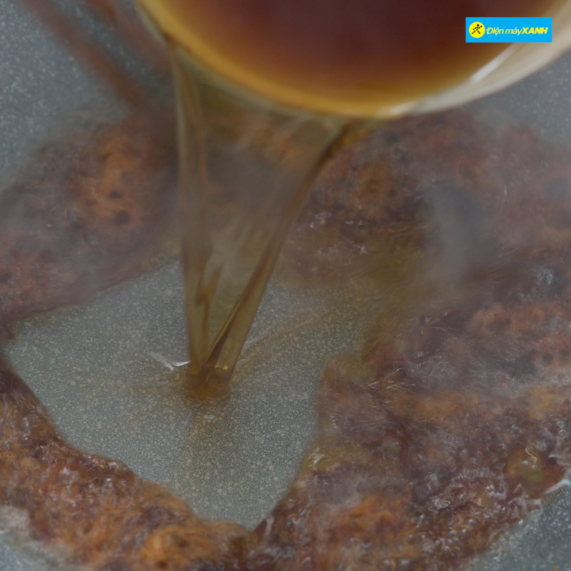 Bước 1 Nấu nước sốt Sốt kho tiêu