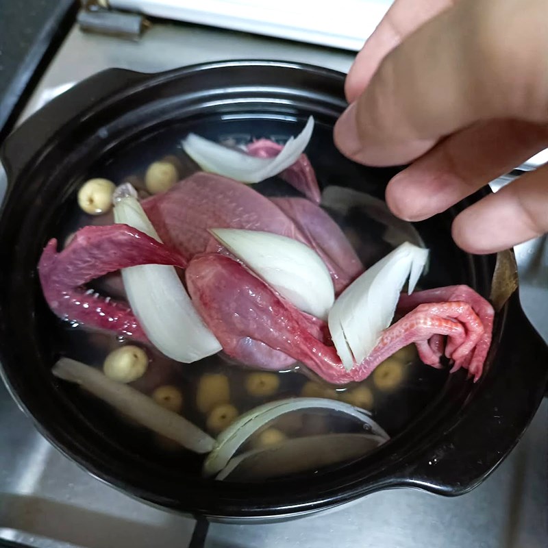 Bước 3 Nêm nếm và hoàn thiện bồ câu hầm đậu đen Bồ câu hầm đậu đen hạt sen