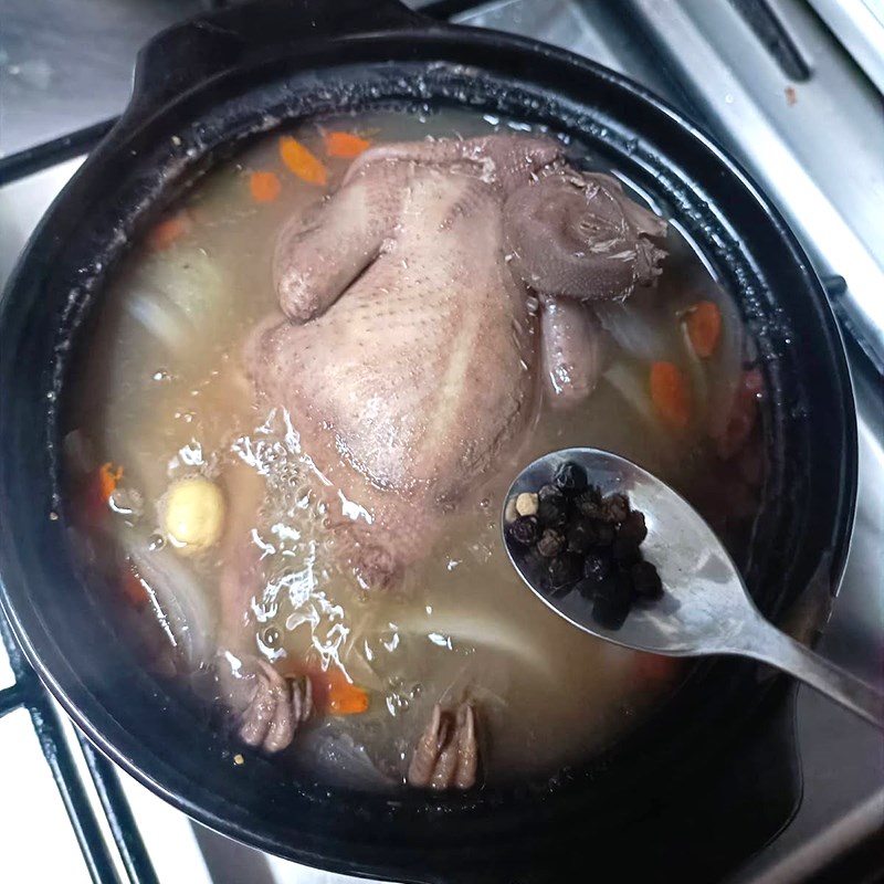 Bước 3 Nêm nếm và hoàn thiện bồ câu hầm đậu đen Bồ câu hầm đậu đen hạt sen