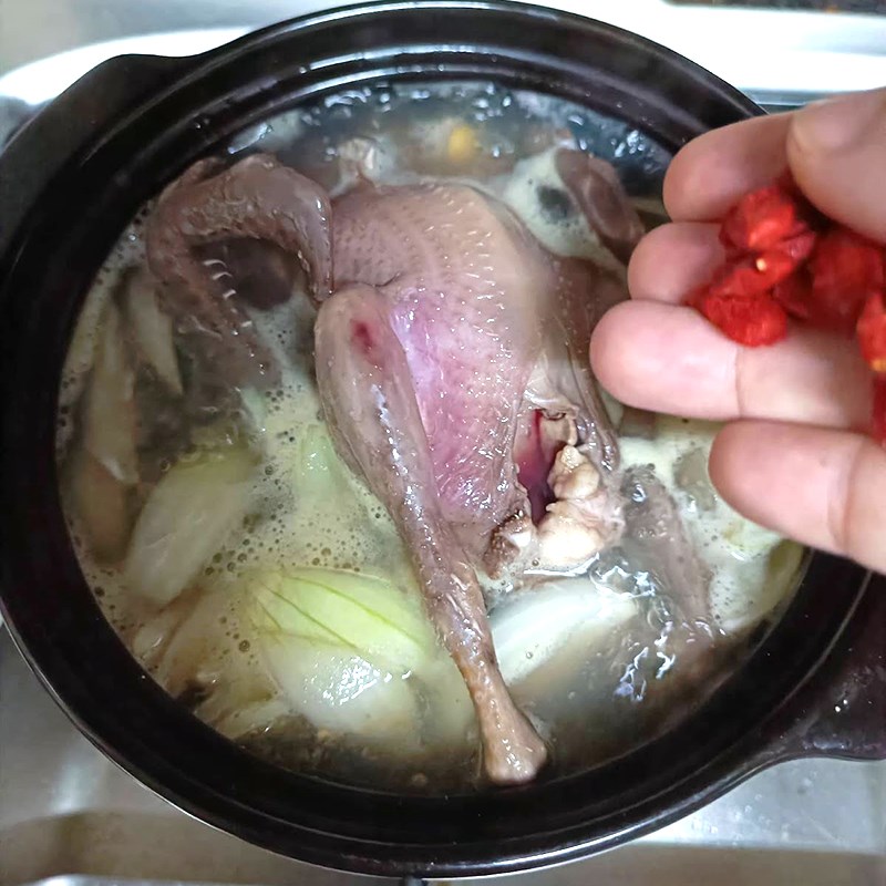 Bước 3 Nêm nếm và hoàn thiện bồ câu hầm đậu đen Bồ câu hầm đậu đen hạt sen