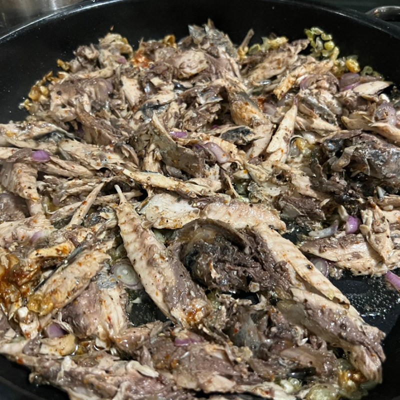 Bước 1 Sơ chế cá ngừ Bánh canh cá ngừ