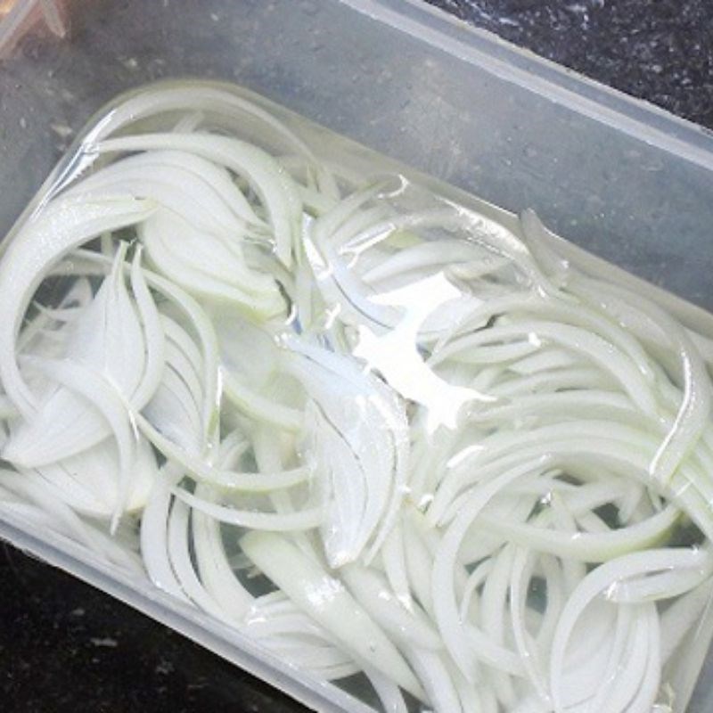 Bước 1 Sơ chế nguyên liệu Mì căn trộn rau răm hành tây