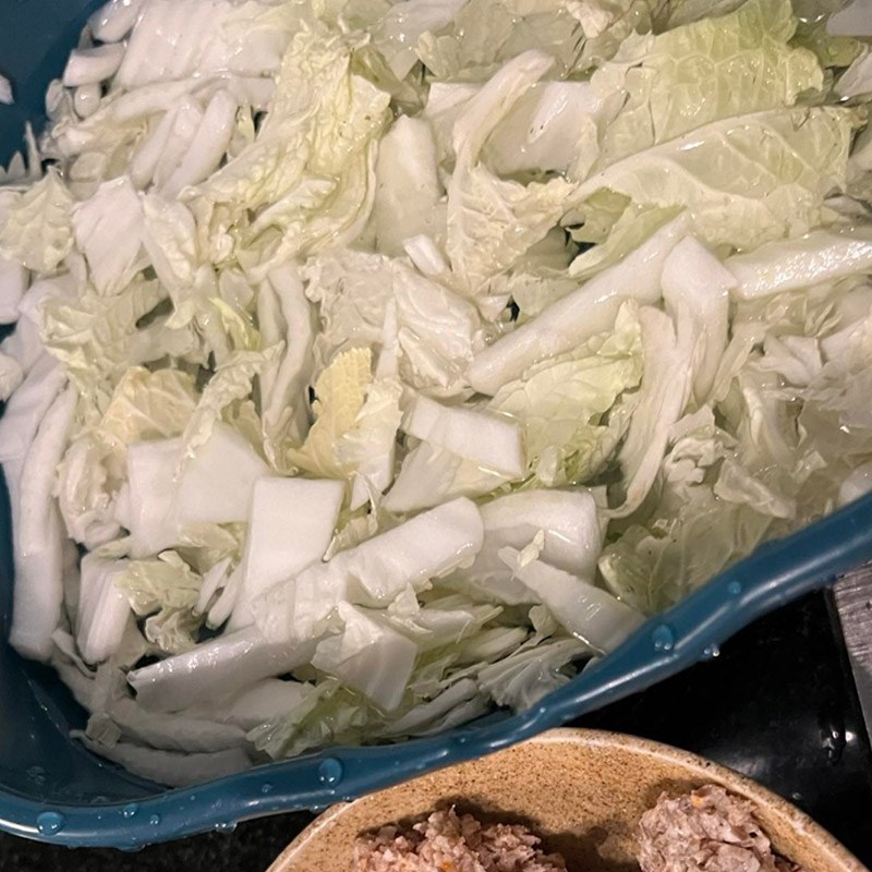 Bước 1 Sơ chế các nguyên liệu Canh cải thảo thịt bằm