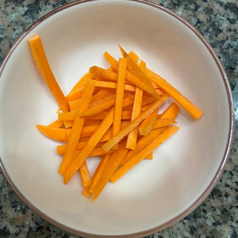 Bước 1 Sơ chế các nguyên liệu Bánh tráng cuốn tôm