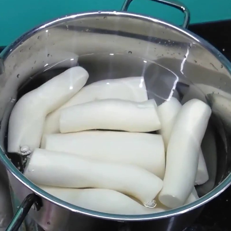 Bước 1 Sơ chế khoai mì Bánh khoai mì nướng bằng nồi chiên không dầu