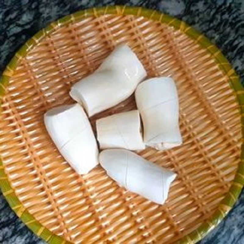 Bước 1 Sơ chế khoai mì Bánh khoai mì nướng bằng nồi chiên không dầu