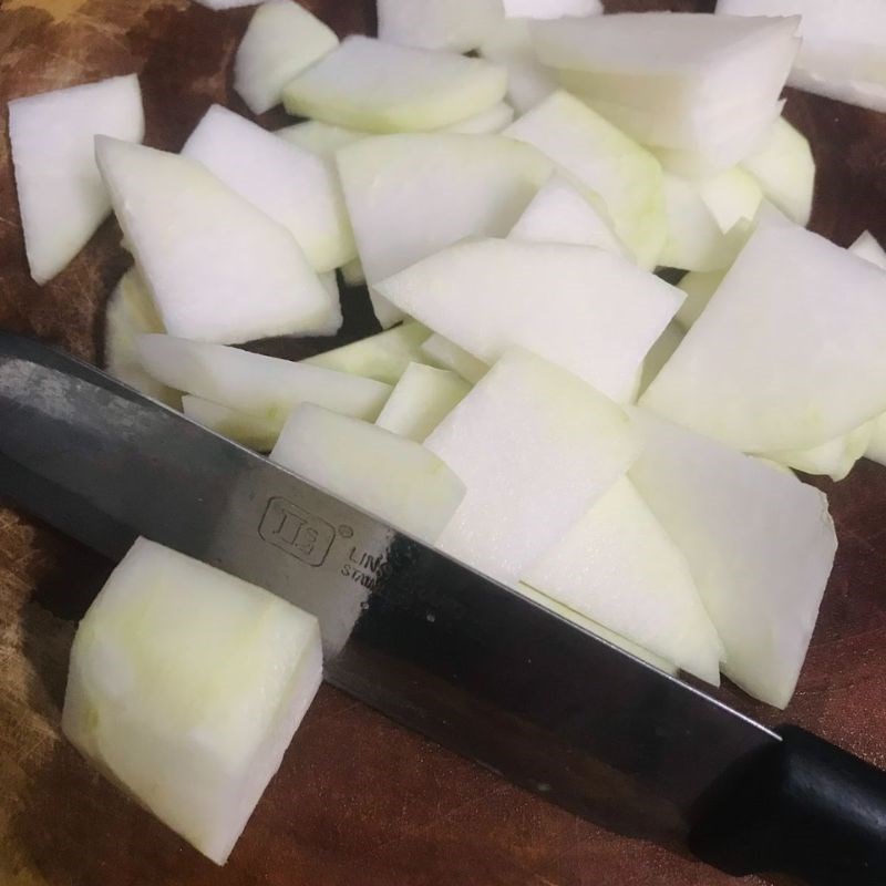 Bước 1 Sơ chế nguyên liệu Su hào xào thịt bò (Công thức được chia sẻ từ người dùng)