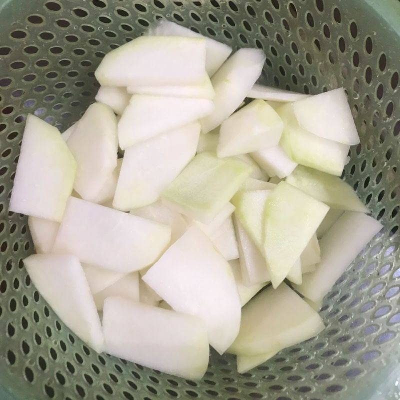 Bước 1 Sơ chế nguyên liệu Su hào xào thịt bò (Công thức được chia sẻ từ người dùng)