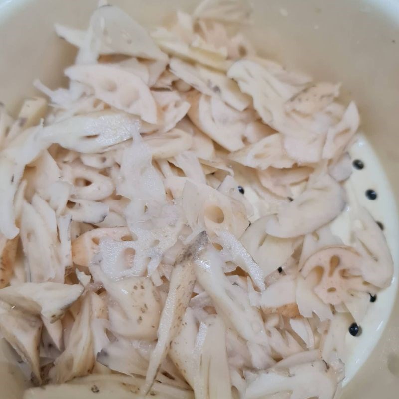 Bước 1 Sơ chế nguyên liệu Củ sen xào chay