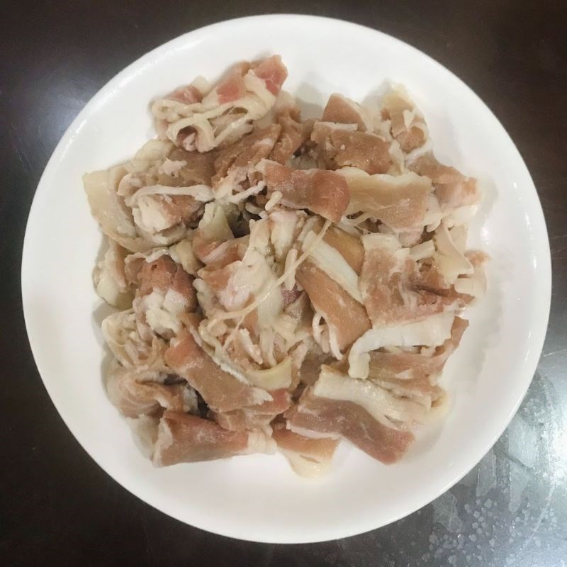 Bước 1 Sơ chế nguyên liệu Su hào xào thịt bò (Công thức được chia sẻ từ người dùng)