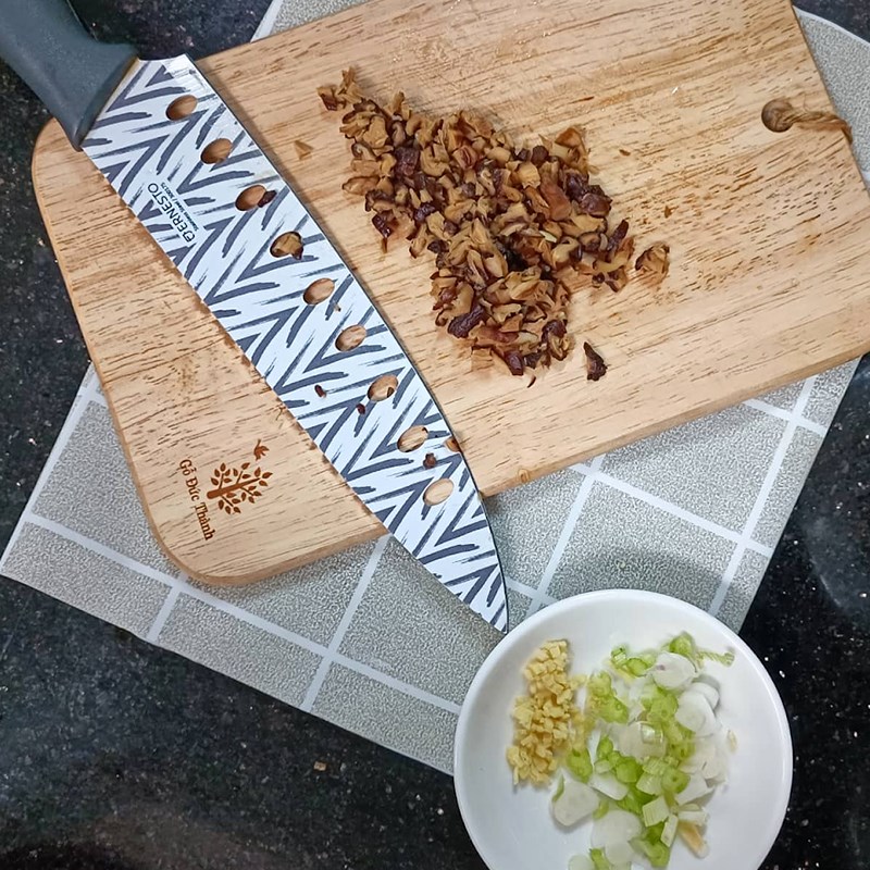 Bước 1 Sơ chế nguyên liệu Mì trộn chay với nấm