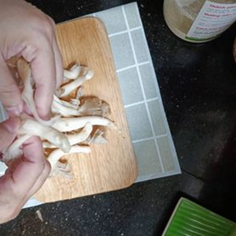 Bước 1 Sơ chế nguyên liệu Chả nấm chay
