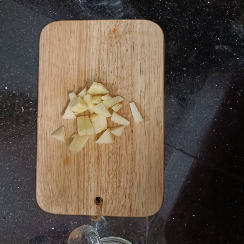 Bước 1 Sơ chế nguyên liệu Kiwi dầm sữa chua với táo