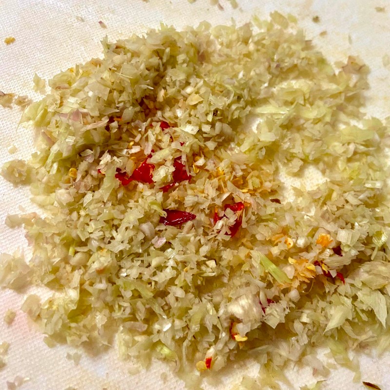 Bước 1 Sơ chế nguyên liệu Ốc bươu xào sả nghệ