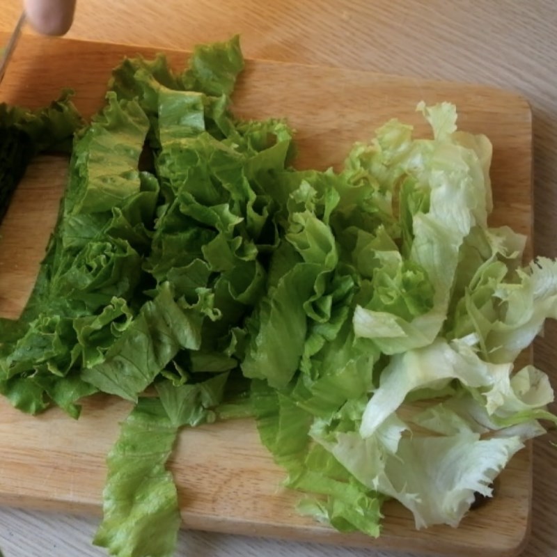 Bước 2 Sơ chế rau củ Salad tôm chanh dây