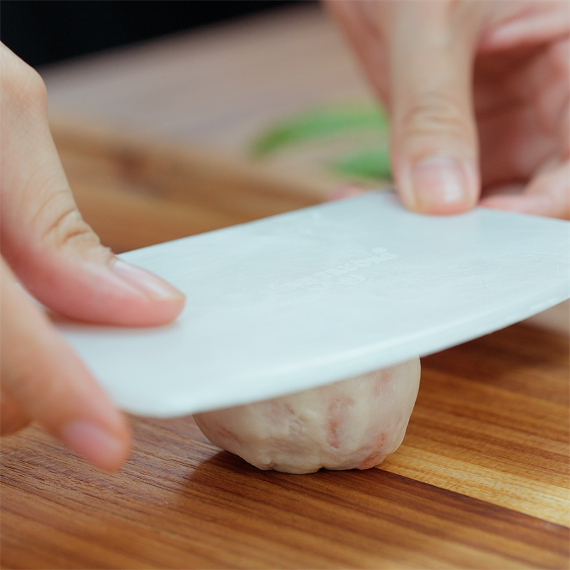 Bước 5 Tạo hình hoa đào Bánh hoa đào ngàn lớp nhân đậu đỏ