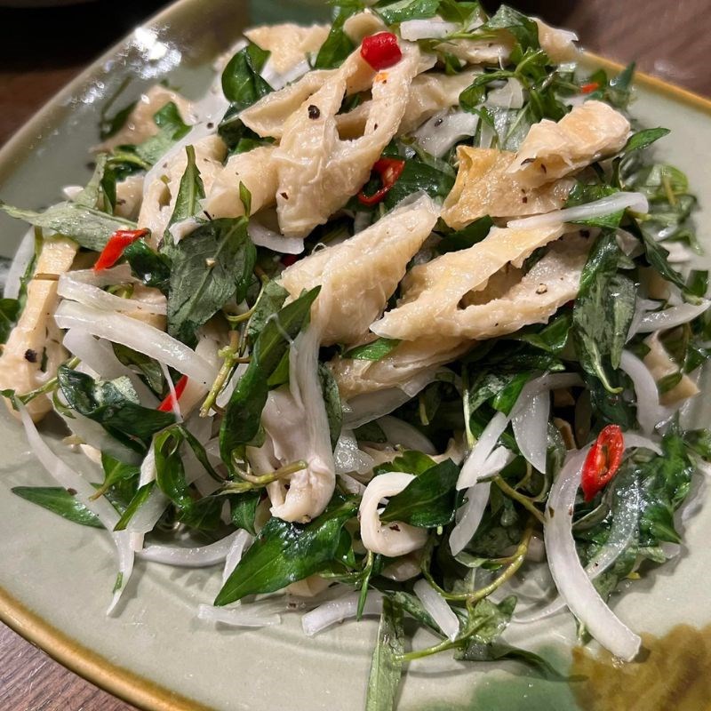 Bước 3 Thành phẩm Mì căn trộn rau răm hành tây