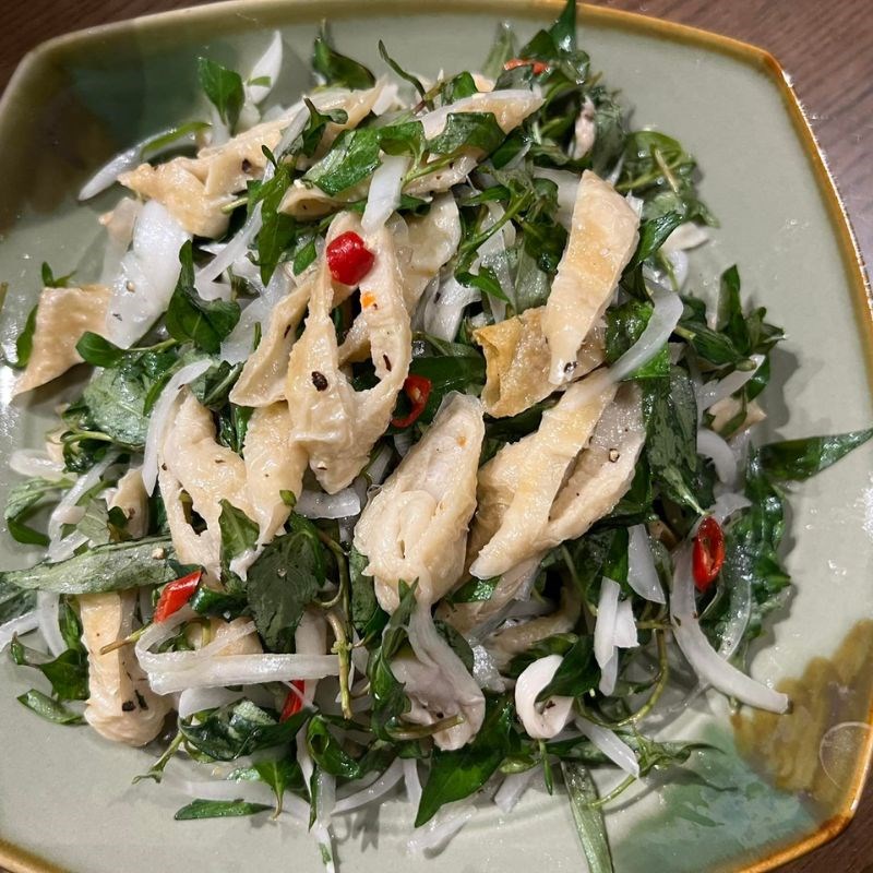 Bước 3 Thành phẩm Mì căn trộn rau răm hành tây