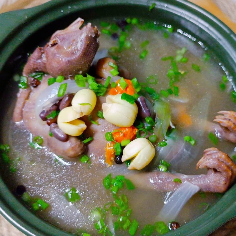 Bước 4 Thành phẩm Bồ câu hầm đậu đen hạt sen