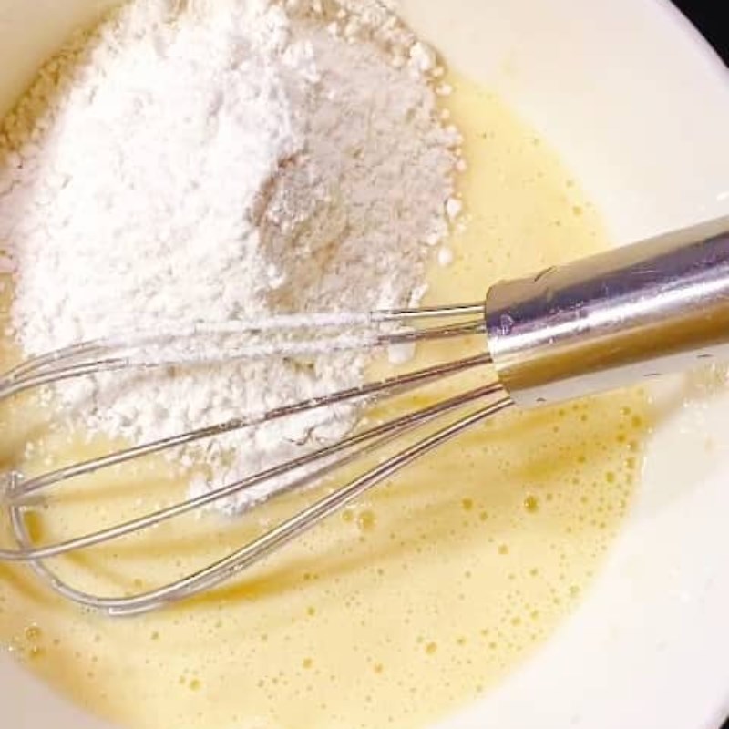 Bước 2 Trộn bột Bánh muffin chuối socola bằng nồi chiên không dầu