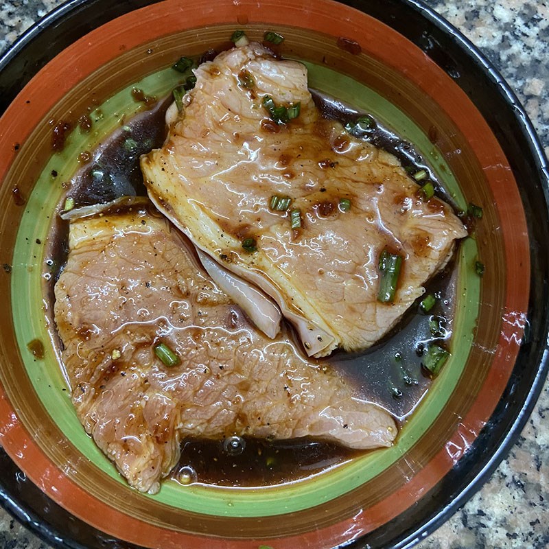 Bước 2 Ướp thịt Bánh tráng cuốn thịt heo