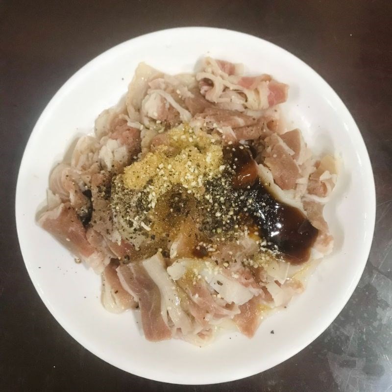 Bước 2 Ướp thịt bò Su hào xào thịt bò (Công thức được chia sẻ từ người dùng)