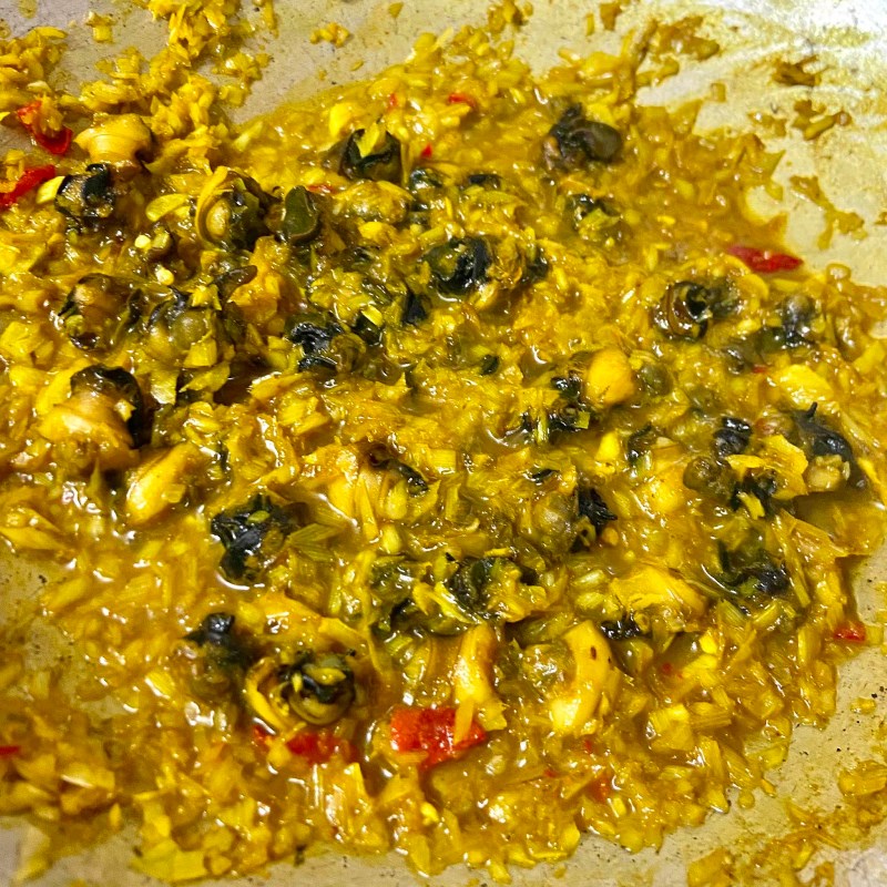 Bước 2 Xào ốc bươu sả nghệ Ốc bươu xào sả nghệ