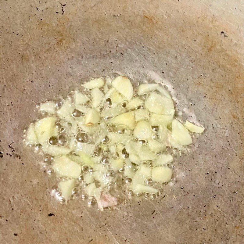 Bước 2 Xào ốc bươu sả nghệ Ốc bươu xào sả nghệ