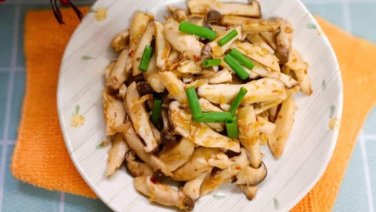 Nấm đùi gà kho sả ớt