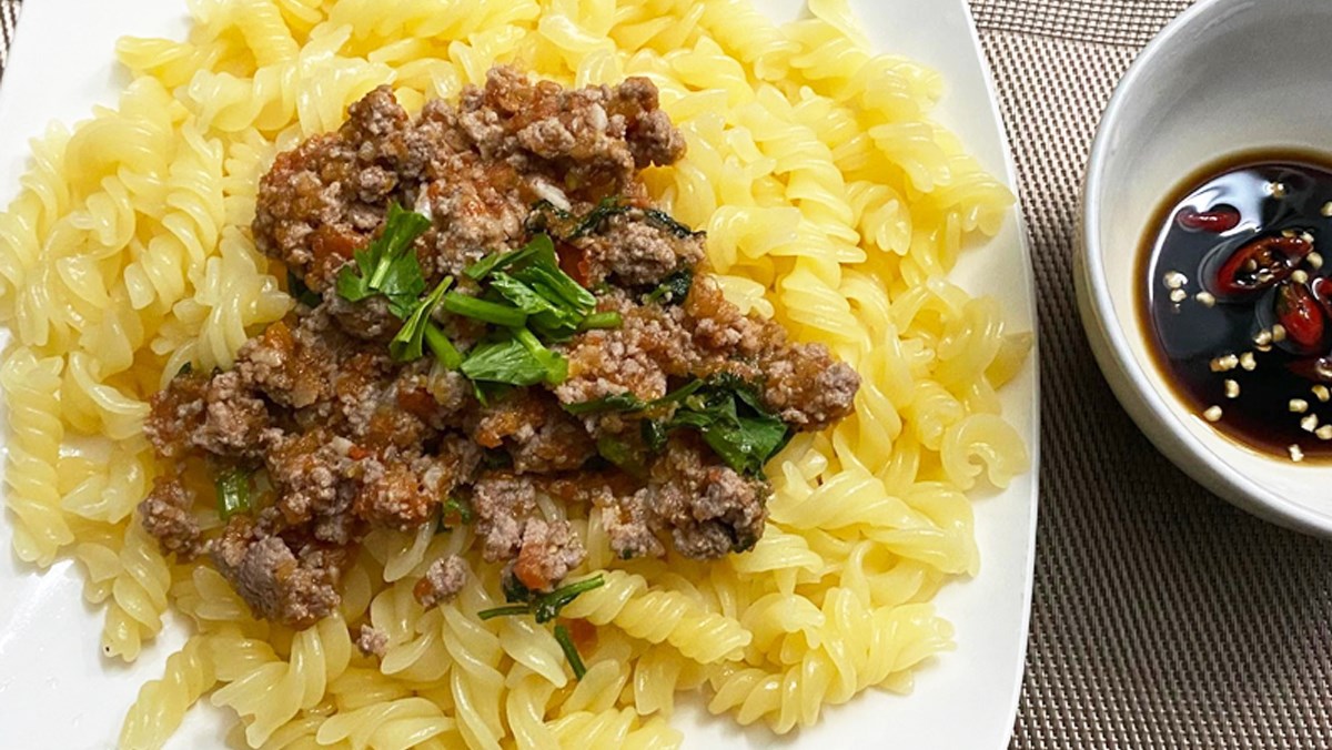 Nui xào bò sốt cà chua