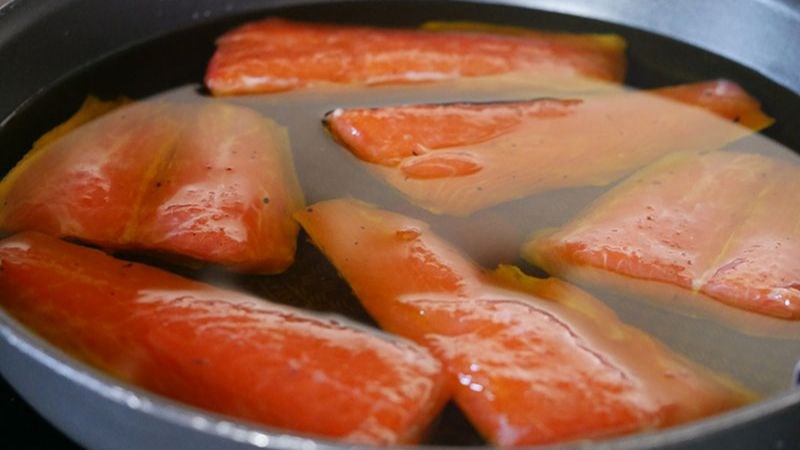 Nhiệt độ khi làm confit cá hồi