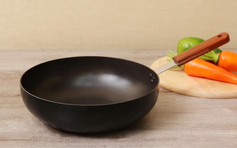 Chảo nh&ocirc;m s&acirc;u chống d&iacute;nh đ&aacute;y từ 28 cm Happycook OSWP-28IH