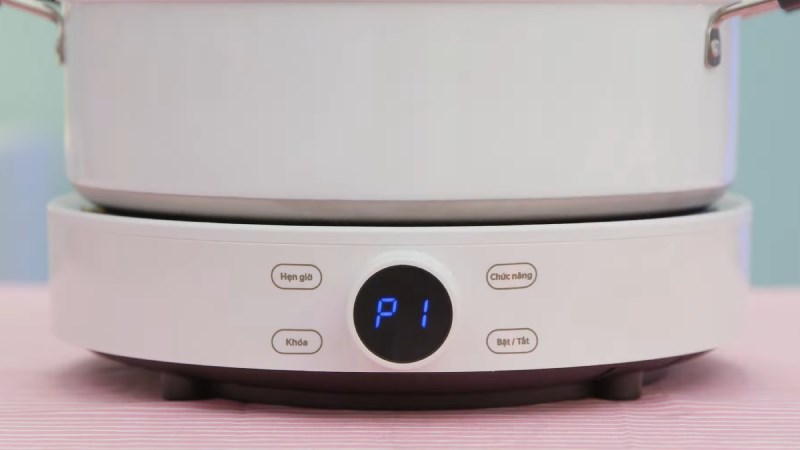 Bếp từ Sunhouse Mama SHD6882 đang ở mức c&ocirc;ng suất 1