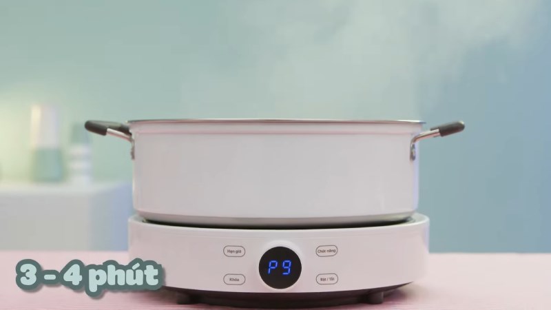 Sau 3 - 4 ph&uacute;t, nước nấu bằng bếp điện từ Sunhouse Mama SHD6882 s&ocirc;i