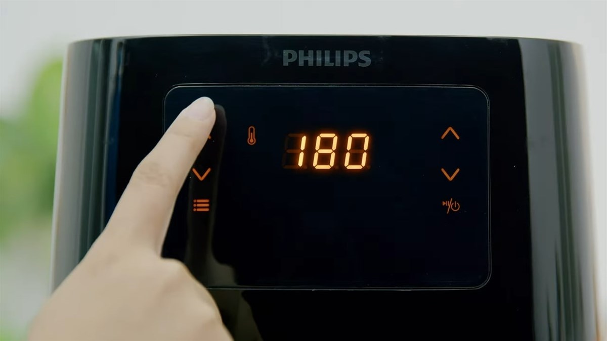 Điều chỉnh nhiệt độ của nồi chi&ecirc;n kh&ocirc;ng dầu Philips HD9252/90