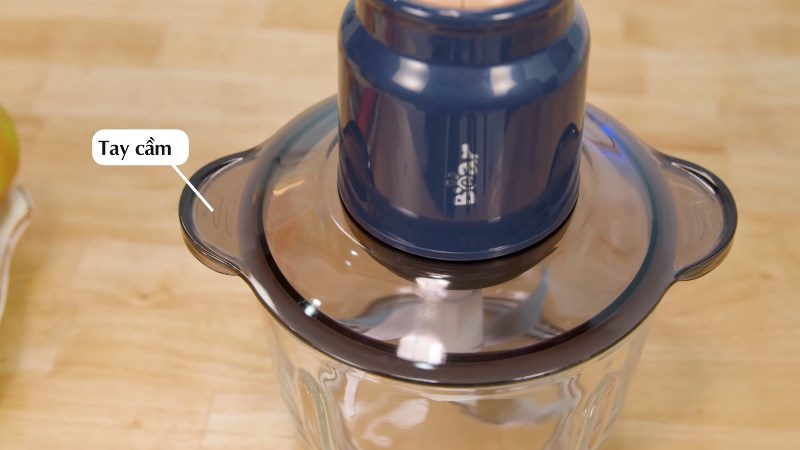 M&aacute;y xay thịt Bear QSJ-D03P3 c&oacute; tay cầm tiện cho việc di chuyển