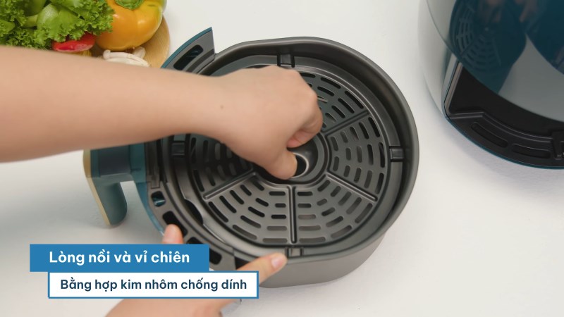 L&ograve;ng nồi v&agrave; vỉ chi&ecirc;n của nồi chi&ecirc;n kh&ocirc;ng dầu Bear QZG-A14D