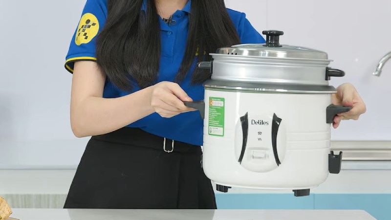 Nồi cơm điện Delites 1.5 lít NCR150 có tay cầm chắc chắn