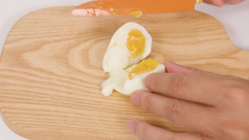 Trứng hấp bằng nồi lẩu điện Lock&Lock EJP116BLK