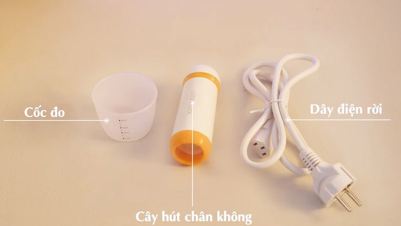 Dụng cụ đi k&egrave;m của hộp cơm điện Lock&Lock EJR226IVY