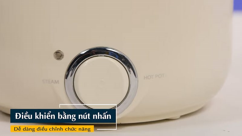 Hộp cơm điện Lock&Lock EJR226IVY c&oacute; 1 n&uacute;t nhấn điều khiển đơn giản