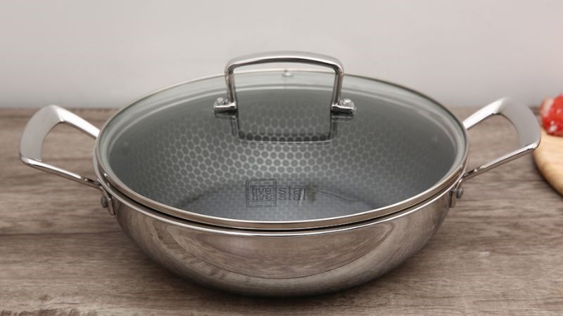 Chảo inox s&acirc;u chống d&iacute;nh tổ ong đ&aacute;y từ nắp k&iacute;nh 26cm Fivestar FPC24004