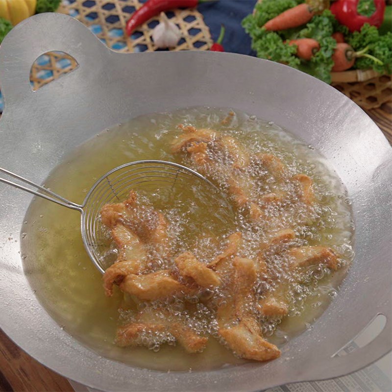 Bước 2 Chiên cá Cá chiên giòn sốt mắm Thái