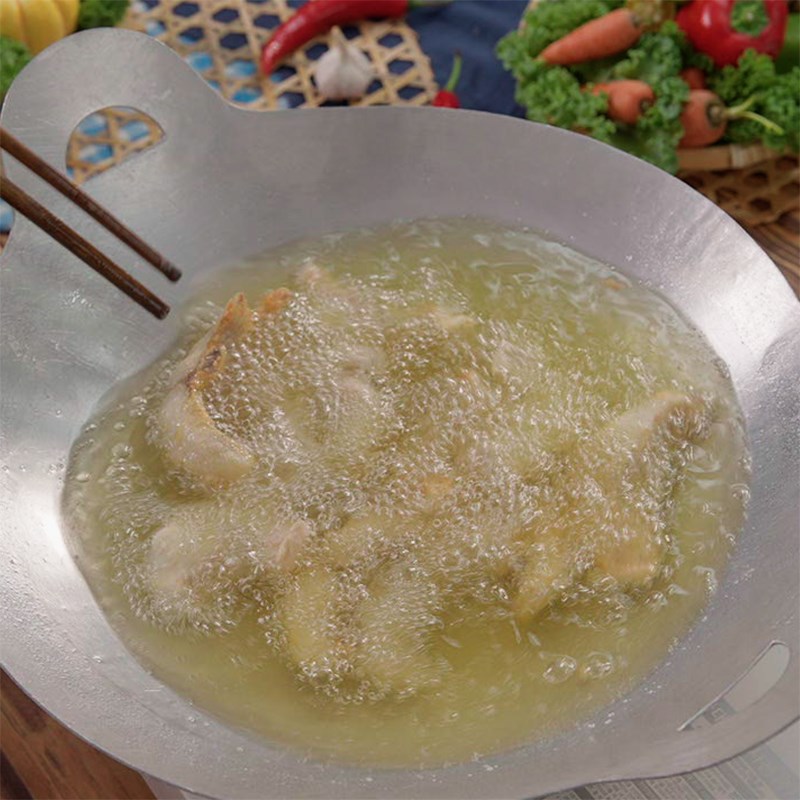 Bước 2 Chiên cá Cá chiên giòn sốt mắm Thái