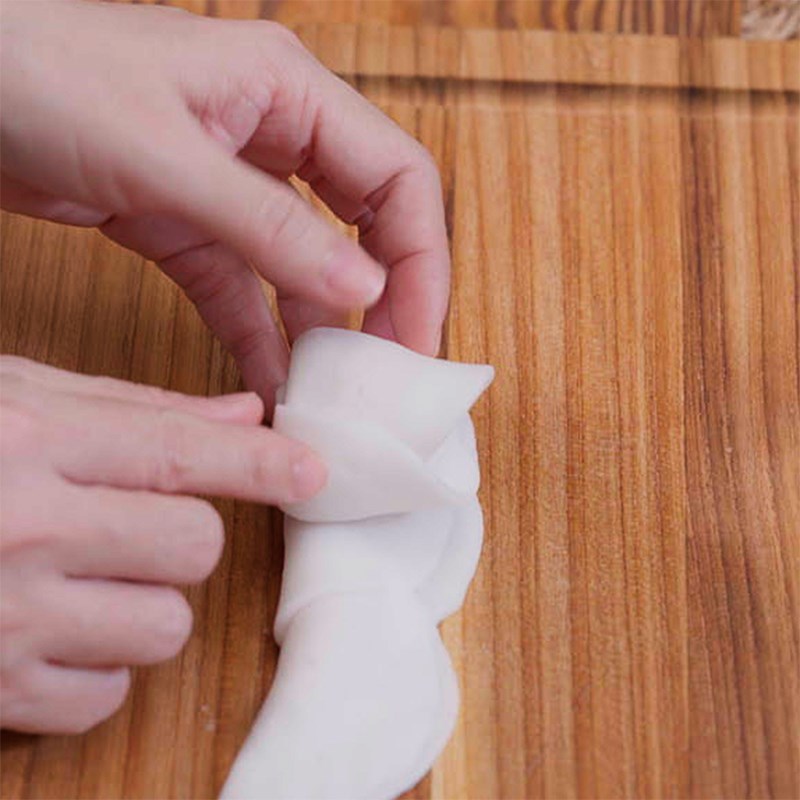 Bước 3 Gói há cảo hoa hồng Há cảo hoa hồng