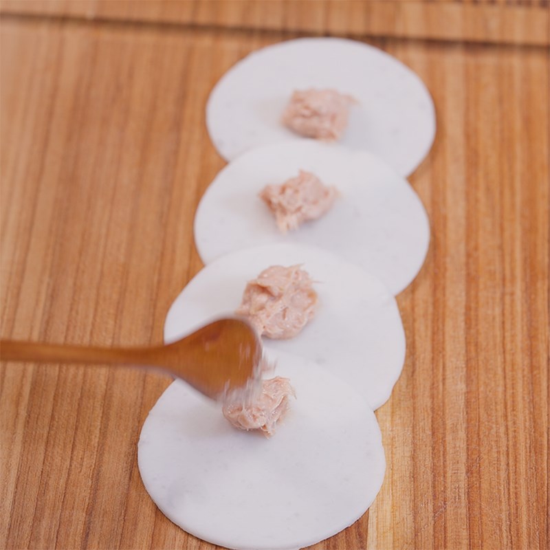 Bước 3 Gói há cảo hoa hồng Há cảo hoa hồng