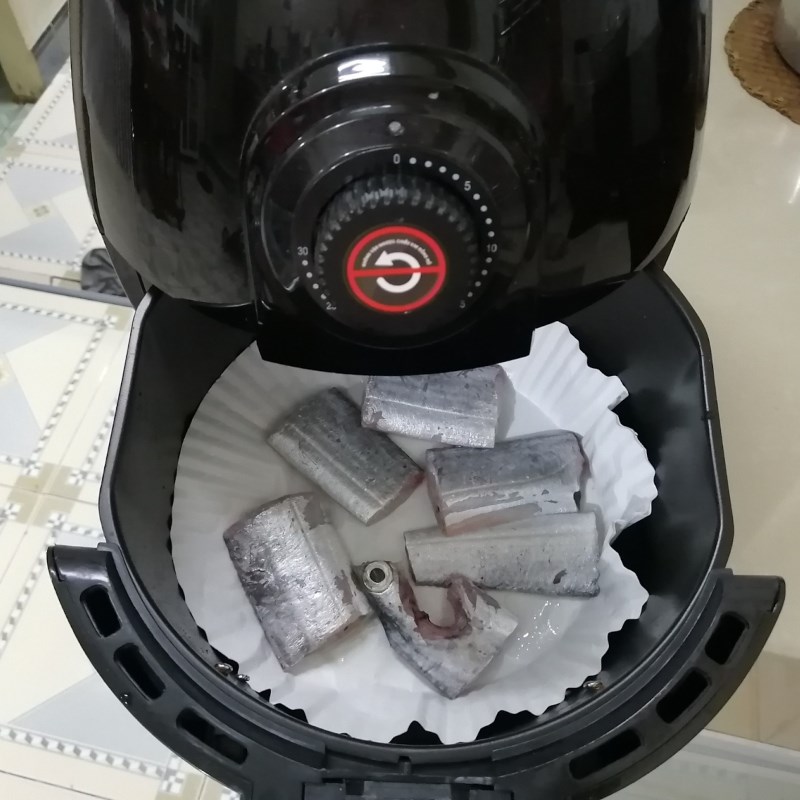 Bước 2 Làm cá hố chiên bằng nồi chiên không dầu Cá hố chiên giòn