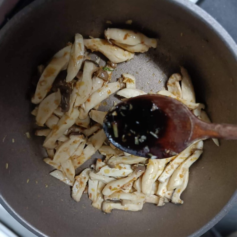 Bước 2 Làm nấm đùi gà kho sả ớt Nấm đùi gà kho sả ớt